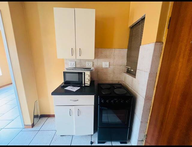 2 BEDROOM APARTMENT FOR SALE IN BRAAMFONTEIN